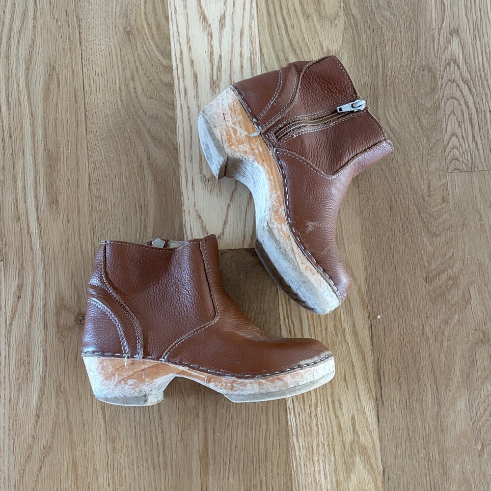 Girls Mabo Brown Leather Ankle Clogs - Zippered Comfort